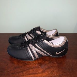 NEW Nike Musique Size 6.5 Black & Gold